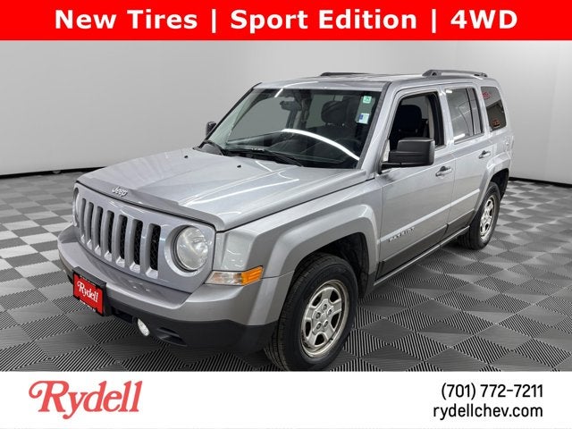 2015 Jeep Patriot Sport in Billet Silver Metallic Clearcoat — front three-quarter view