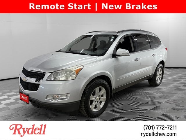 2010 Chevrolet Traverse LT w/1LT in Silver Ice Metallic — front three-quarter view