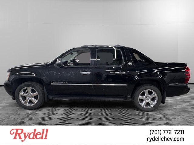 2013 Chevrolet Avalanche — side profile view