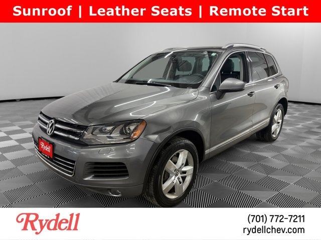 2014 Volkswagen Touareg Sport in Dolphin Gray Metallic — front three-quarter view